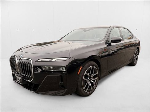 Used 2024 BMW 740i image 2