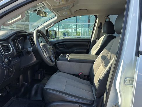 Used 2017 Nissan Titan S image 8