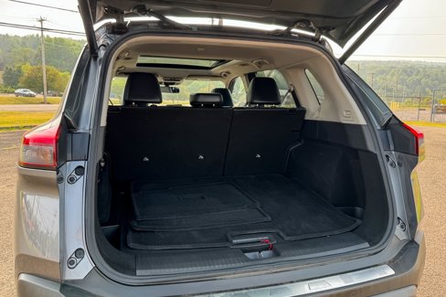 Used 2022 Nissan Rogue SV w/ SV Premium Package image 12