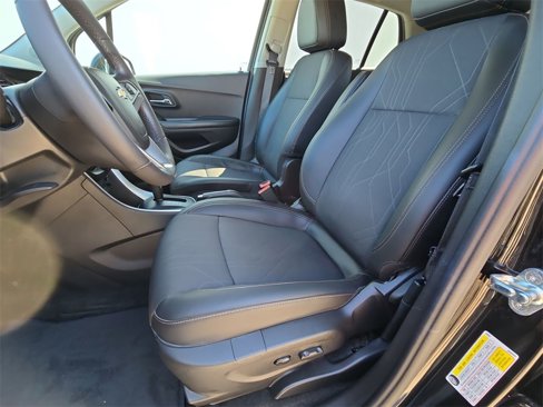 Certified 2022 Chevrolet Trax LT w/ Midnight Edition image 20