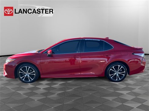 Certified 2019 Toyota Camry SE w/ Convenience Package image 2
