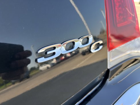 Used 2016 Chrysler 300 C image 8
