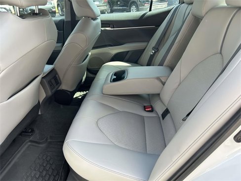 Used 2022 Toyota Camry XLE image 16