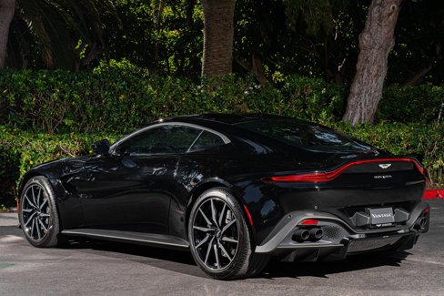 Used 2020 Aston Martin V8 Vantage Coupe image 4
