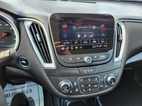 Used 2024 Chevrolet Malibu LT image 9