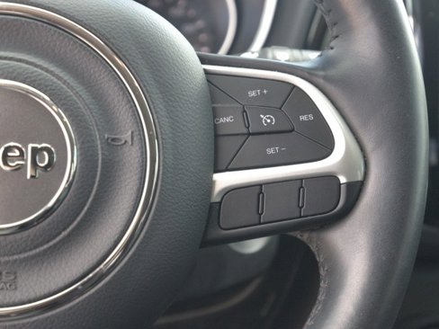 Used 2018 Jeep Compass Latitude image 19