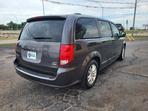 Used 2017 Dodge Grand Caravan SXT image 5