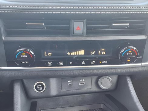 Used 2023 Nissan Rogue SV image 16