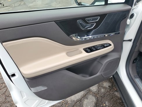 Certified 2022 Lincoln Corsair AWD w/ Premium Package image 10