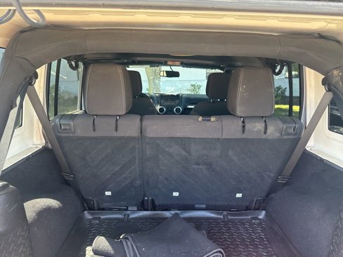 Used 2015 Jeep Wrangler Unlimited Sahara w/ Connectivity Group image 29