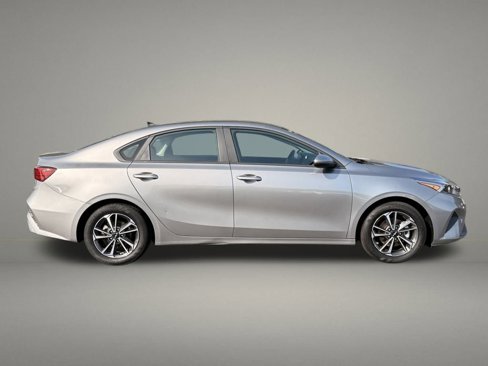 Used 2024 Kia Forte LXS image 6