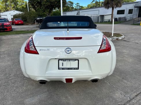 Used 2015 Nissan 370Z Touring image 4