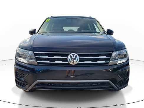 Used 2020 Volkswagen Tiguan S image 2