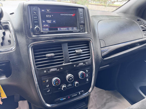 Used 2018 Dodge Grand Caravan SE image 12