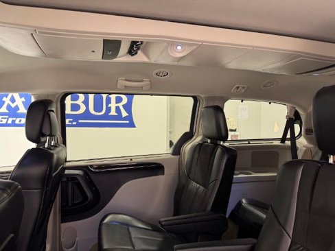 Used 2011 Chrysler Town & Country Limited w/ Trailer Tow Group image 29