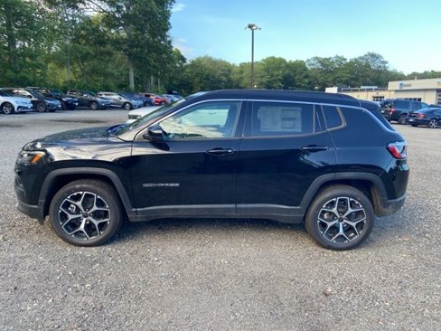 New 2025 Jeep Compass Limited image 3