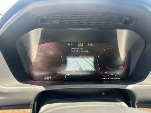Used 2018 Volvo XC90 T6 Momentum w/ Convenience Package image 30