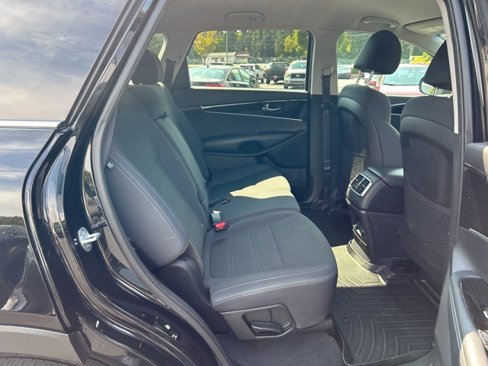 Used 2019 Kia Sorento LX image 17