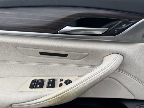 Used 2018 BMW 530e image 10