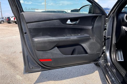 Used 2022 Kia Forte GT-Line w/ GT-Line Premium Package image 17