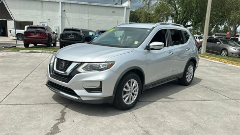 Used 2018 Nissan Rogue SV image 3