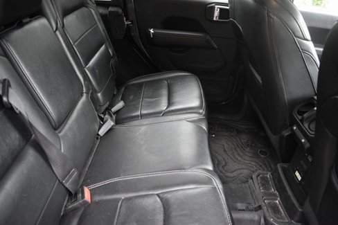 Used 2019 Jeep Wrangler Unlimited Sahara image 30