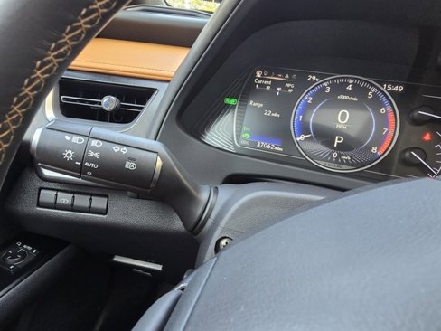 Used 2020 Lexus UX 250h w/ Luxury Package image 46
