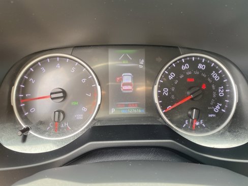 Used 2022 Toyota RAV4 XLE Premium image 19