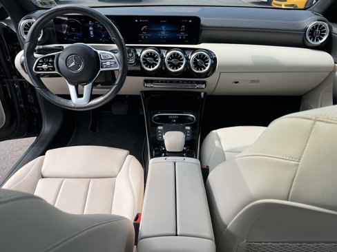 Used 2022 Mercedes-Benz CLA 250 4MATIC image 17
