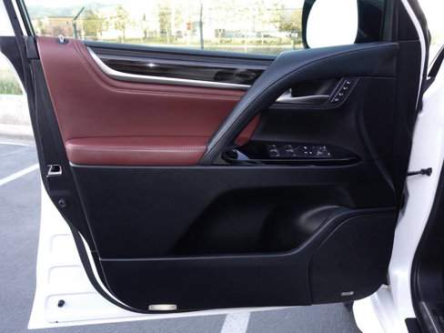 Used 2016 Lexus LX 570 4WD image 34