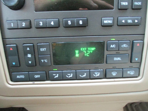 Used 2006 Lincoln Town Car Signature image 31
