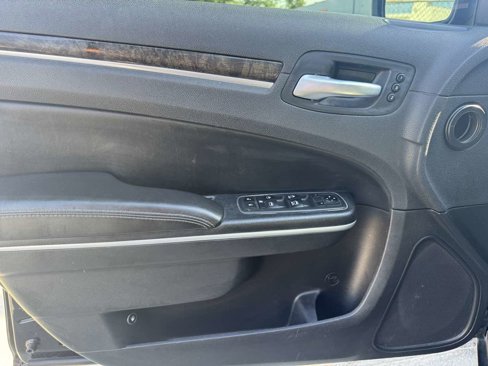 Used 2019 Chrysler 300 Limited image 14