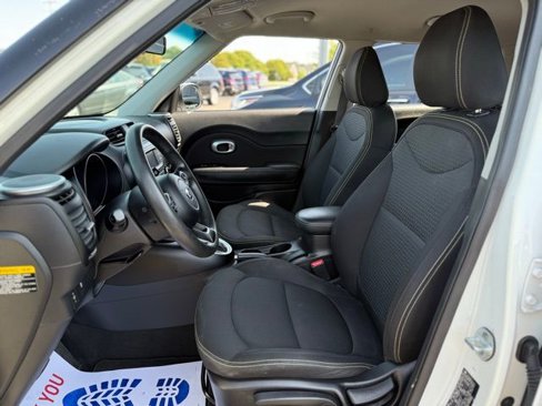 Used 2016 Kia Soul + image 2