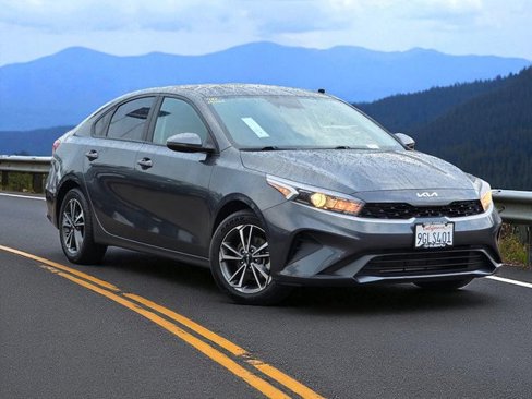 Used 2023 Kia Forte LXS w/ LXS Technology Package image 2
