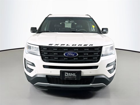 Used 2016 Ford Explorer XLT w/ Equipment Group 202A image 2