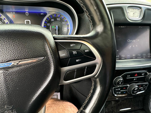 Used 2018 Chrysler 300 Limited image 41
