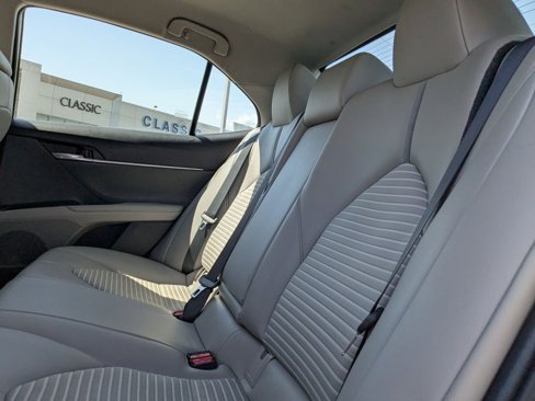 Used 2020 Toyota Camry SE w/ Cold Weather Package image 29