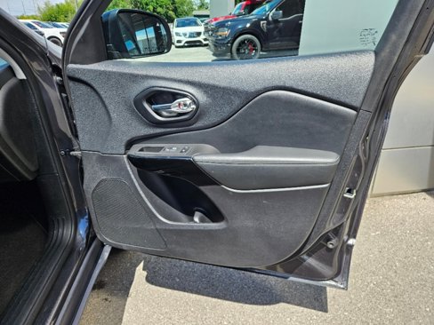 Used 2023 Jeep Cherokee Altitude Lux image 14