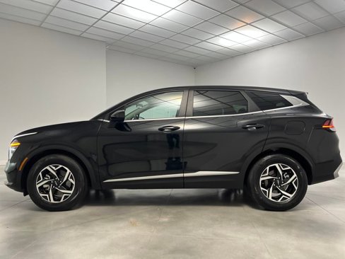 Used 2024 Kia Sportage LX image 4