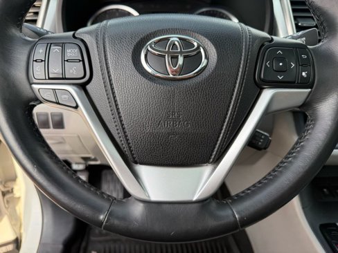 Used 2015 Toyota Highlander XLE image 23