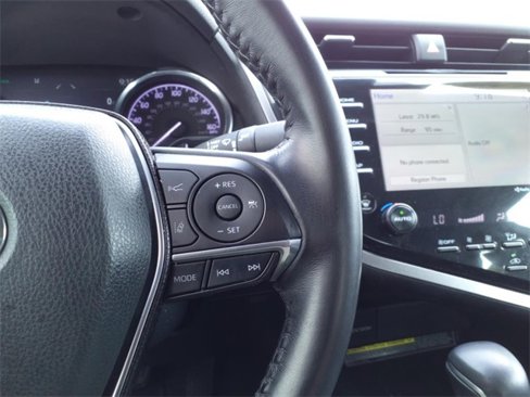 Used 2020 Toyota Camry XLE image 22