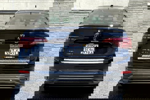 Certified 2024 Volkswagen Jetta SE w/ Panoramic Sunroof Package image 3