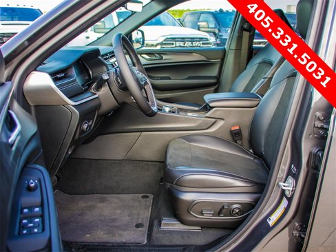 New 2025 Jeep Grand Cherokee Altitude image 25