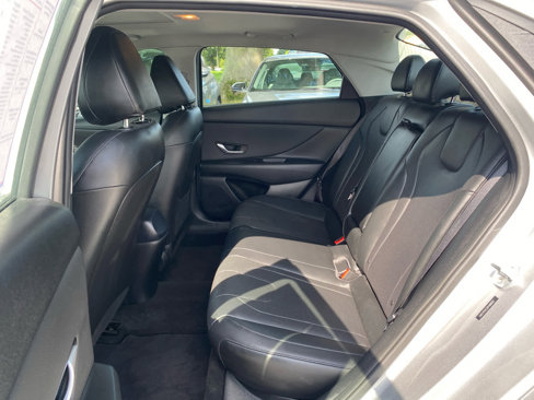 Certified 2023 Hyundai Elantra Limited w/ Preferred Accessory Package image 12