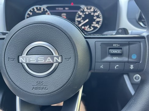 Used 2023 Nissan Rogue SV image 25