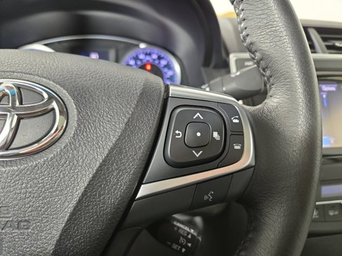 Used 2017 Toyota Camry XLE image 16