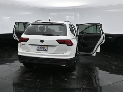 Used 2021 Volkswagen Tiguan SEL image 39