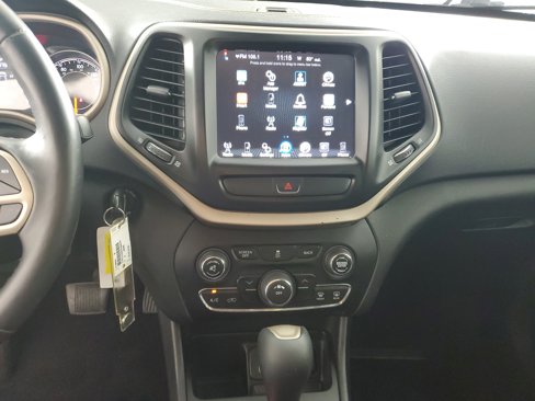 Used 2017 Jeep Cherokee Latitude image 16