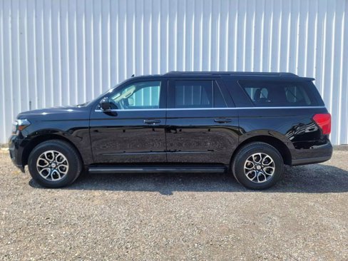 Used 2024 Ford Expedition Max XLT image 2