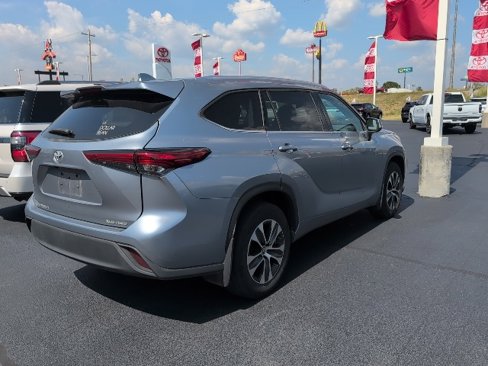Used 2021 Toyota Highlander XLE image 11